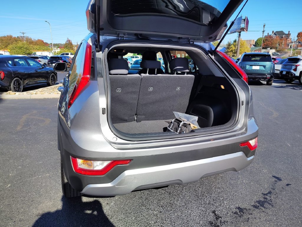 Used 2024 Kia Niro LX FWD image 33