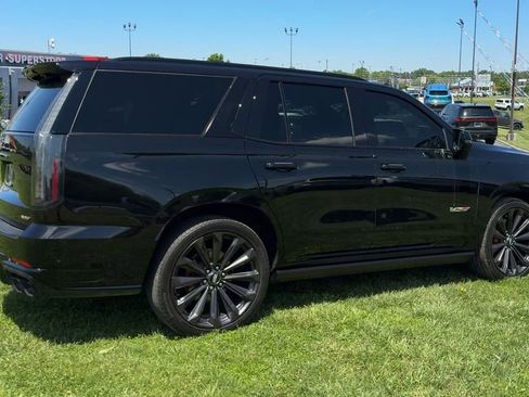 Used 2025 Cadillac Escalade V w/ LPO, Floor Liner Package AWD/4WD image 7