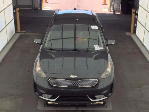 Used 2018 Kia Niro EX w/ Option Group 020 FWD image 2