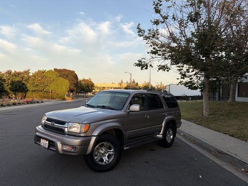 Used 2001 Toyota 4Runner Limited AWD/4WD image 1