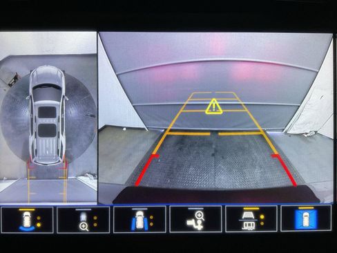 Used 2023 Chevrolet Traverse High Country w/ LPO, Floor Liner Package AWD/4WD image 16
