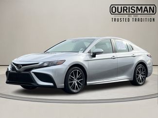 Used 2024 Toyota Camry SE video 2