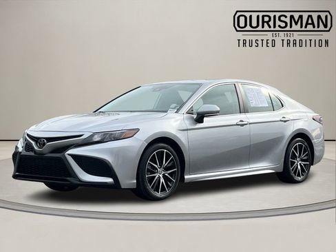 Used 2024 Toyota Camry SE image 2