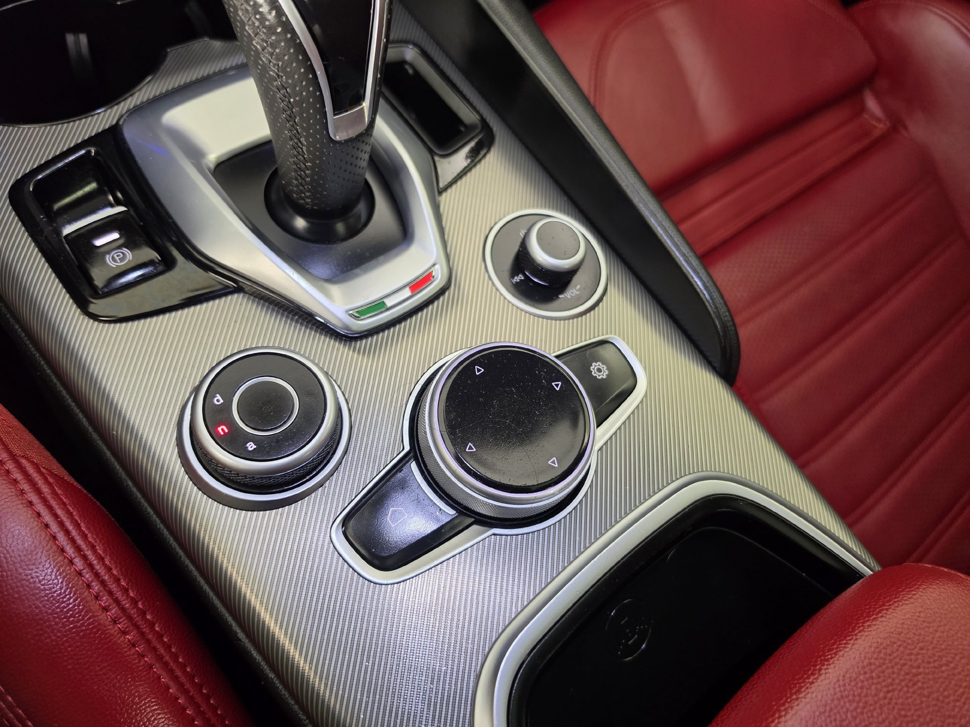 Used 2024 Alfa Romeo Giulia Ti w/ Performance Driving Package RWD image 21