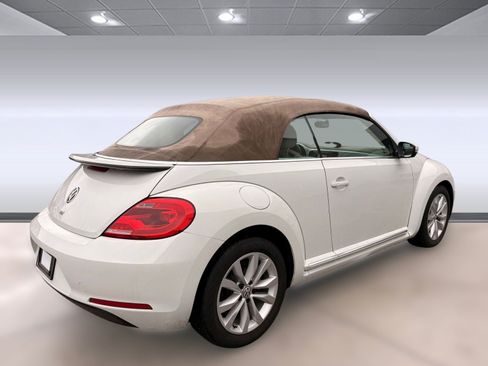 Used 2015 Volkswagen Beetle TDI image 9