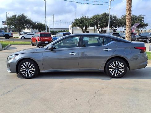 Used 2024 Nissan Altima 2.5 SV image 4