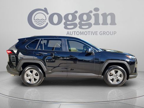Certified 2025 Toyota RAV4 LE AWD/4WD image 5