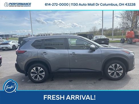 Used 2023 Nissan Rogue SV image 3