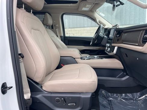 Used 2023 Ford Expedition Limited image 11