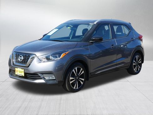 Used 2019 Nissan Kicks SR w/ SR Premium Package FWD image 3