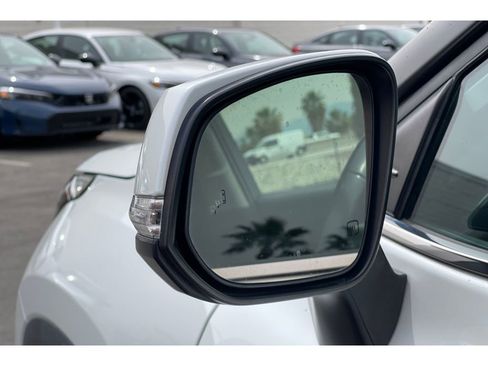 Used 2022 Toyota Highlander XLE image 11