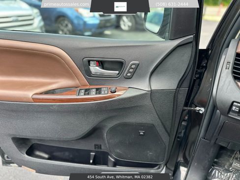 Used 2015 Toyota Sienna Limited image 18