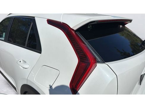 Used 2025 Kia Niro LX FWD image 37