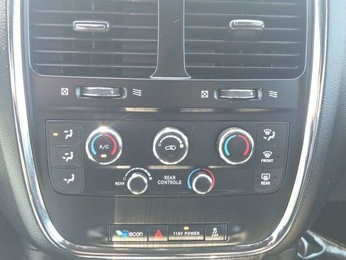 Used 2017 Dodge Grand Caravan SXT w/ Blacktop Package FWD image 31