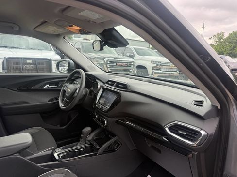 Used 2021 Chevrolet TrailBlazer LT w/ Convenience Package FWD image 9