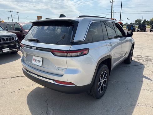 New 2025 Jeep Grand Cherokee Limited image 6