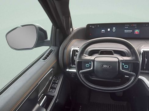 Used 2025 Ford Expedition Tremor image 21