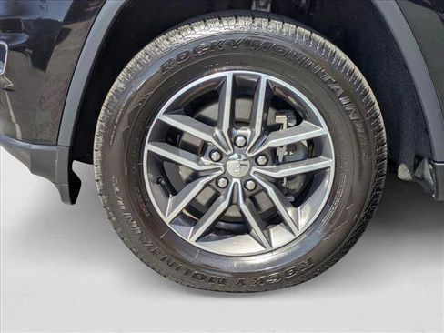 Used 2018 Jeep Grand Cherokee Limited image 23