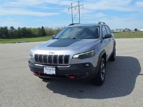 Used 2020 Jeep Cherokee Trailhawk w/ Cold Weather Group AWD/4WD image 3