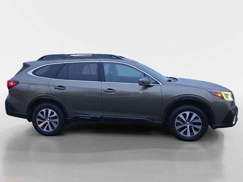 Used 2020 Subaru Outback Premium image 6