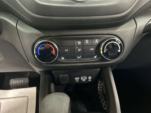 Used 2023 Chevrolet TrailBlazer LT FWD image 16