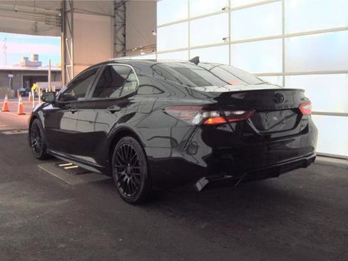 Used 2022 Toyota Camry SE image 4
