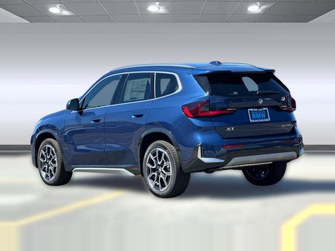 Used 2025 BMW X1 xDrive28i w/ Premium Package AWD/4WD image 3