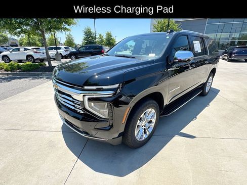 Used 2025 Chevrolet Suburban Premier w/ Sun And Tow Package AWD/4WD image 5