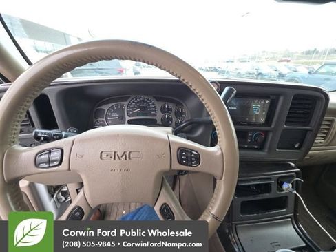 Used 2005 GMC Yukon XL Denali image 30