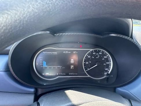 Used 2024 Nissan Versa SV FWD image 13