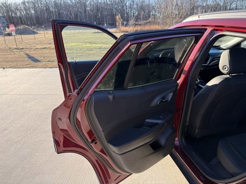 Used 2024 Chevrolet Trax ACTIV w/ Sunroof Package image 12