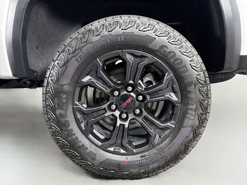 New 2025 GMC Canyon Elevation w/ Convenience Package image 31