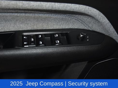 Used 2025 Jeep Compass Latitude w/ Sun & Sound Group AWD/4WD image 24