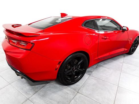 Used 2018 Chevrolet Camaro SS RWD image 7