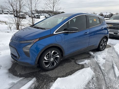 Used 2023 Chevrolet Bolt LT w/ Infotainment Package image 5