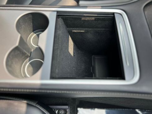 Used 2022 Tesla Model Y Long Range image 19