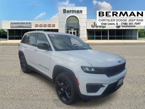 Used 2025 Jeep Grand Cherokee Limited w/ Black Appearance Package AWD/4WD image 1