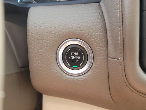 Used 2021 GMC Yukon XL Denali RWD image 30