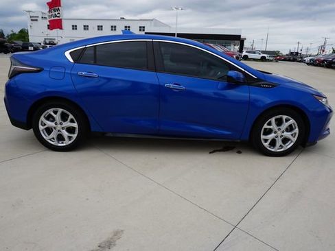 Used 2017 Chevrolet Volt Premier w/ Driver Confidence II Package FWD image 3