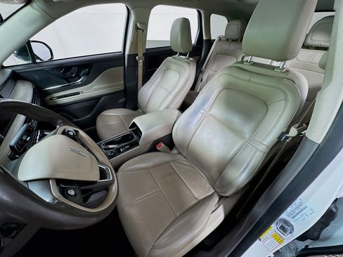 Used 2021 Lincoln Corsair AWD w/ Premium Package image 15