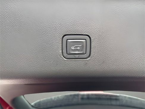 Used 2023 Chevrolet Traverse RS image 24