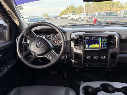 Used 2018 RAM 2500 Tradesman w/ Chrome Appearance Group image 8