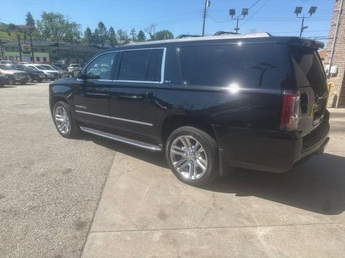 Used 2017 GMC Yukon XL SLT w/ Premium Edition AWD/4WD image 4
