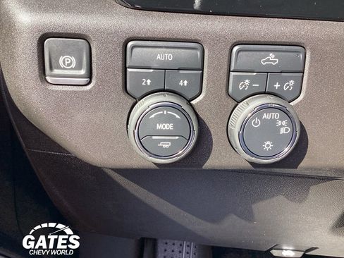 Used 2025 Chevrolet Silverado 1500 LT AWD/4WD image 21