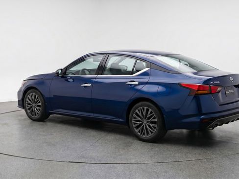 Used 2025 Nissan Altima 2.5 SV FWD image 6