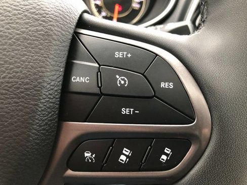 Used 2022 Jeep Cherokee Limited AWD/4WD image 6