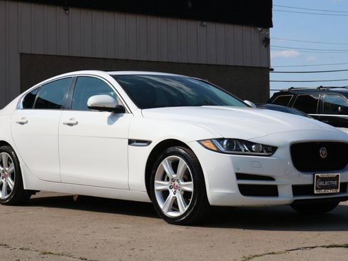 Used 2017 Jaguar XE Premium AWD/4WD image 4