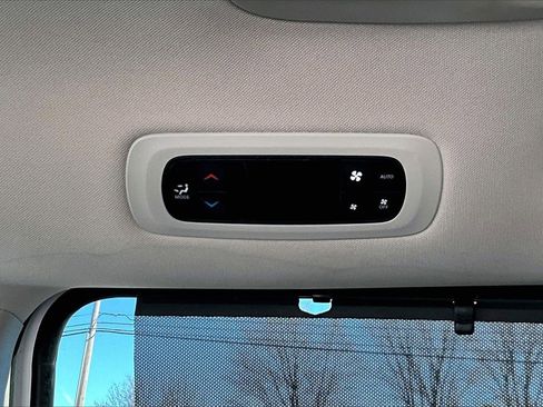 Certified 2024 Chrysler Pacifica Touring-L image 14