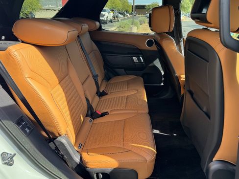 Used 2020 Land Rover Discovery HSE Luxury image 12