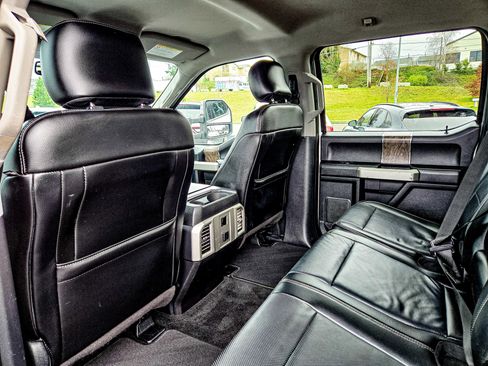 Used 2017 Ford F350 Lariat w/ Chrome Package image 11